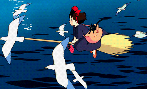 女巫骑扫帚飞翔